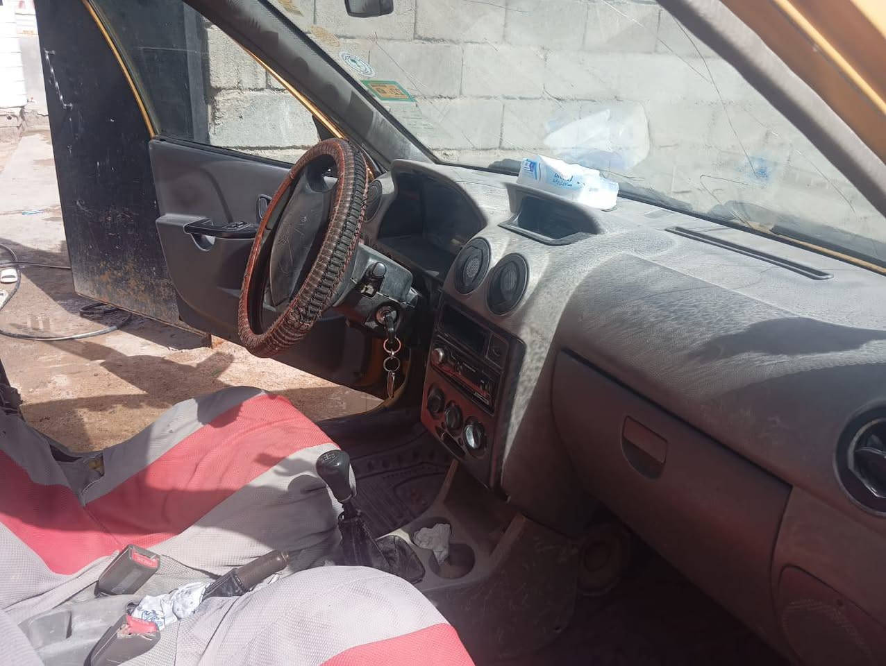 سلام عليكم شباب سيبه للبيع 2012 حلوه سياره محرك كير جاهزه ونضفه راعيها ريد تحويل سياره مال فقره شتقل بيها عل باالله جايك رمضان سنوتها منتهيه صرلها سنه ونص مكني بل بصره ابو الخصيب سعر 12 ورقه ***********
