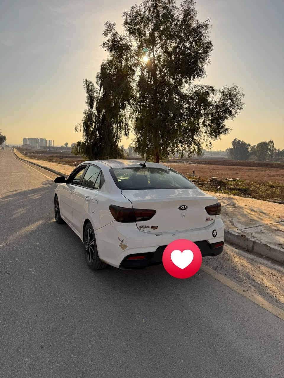 السلام عليكم
ريو ٢٠١٩ رقم نينوى لون ابيض 
محرك gdi 
ماشيه ٨٢ مايل  
سياره نظيفه وجديده مابيها نقص 
طخم جديد داخل نظيف 
ضررها جاملغ الخلف من جهه السايق وشويه من صندوق وموضح بسونار بدون شواصي
السعر ١١٨ $وبيها مجال
الرقم ***********
