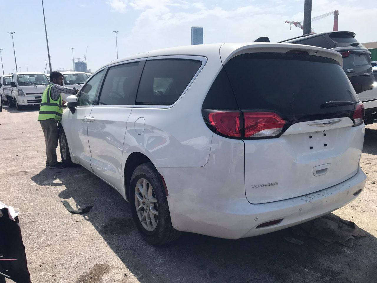 كلايزر فيوجر فول ماعدا البنوراما رادار أمامي خلفي جانبي شاشه كبيره بلادي تاب حساس خلفي توقف ذاتي امامي حادثها جاملغ وباب فقط جاملغ مبدل باب  مصلحه   بدون دواخل ايرباكات طاكه بوب كهرباء كشنات سياحي vip
مكاني النجف ماشيه٤٠ميل باسمي اني ستوردتها 
٢٠$$بيها مجال قليل
للاستفسار ***********
