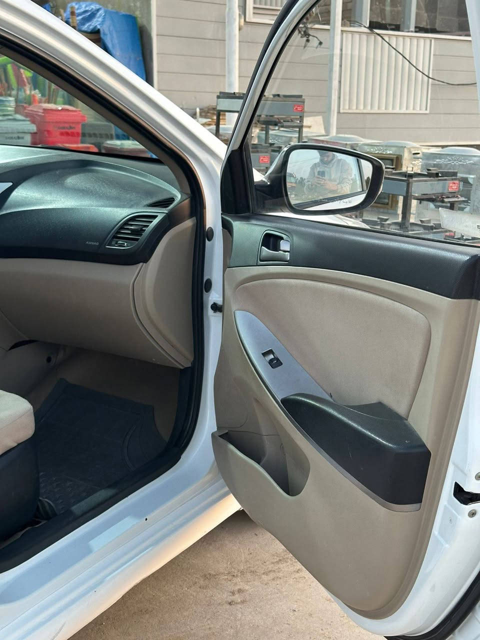 اكسنت 2018.          
فول نضافة 

السيارة ماشية 160الف 

وارد خليجي 

رقم سليمانية تريد وكالة او تحويل ثاني يوم 

السعر 107 بيها مجال بسيط. 

للاتصال ***********
