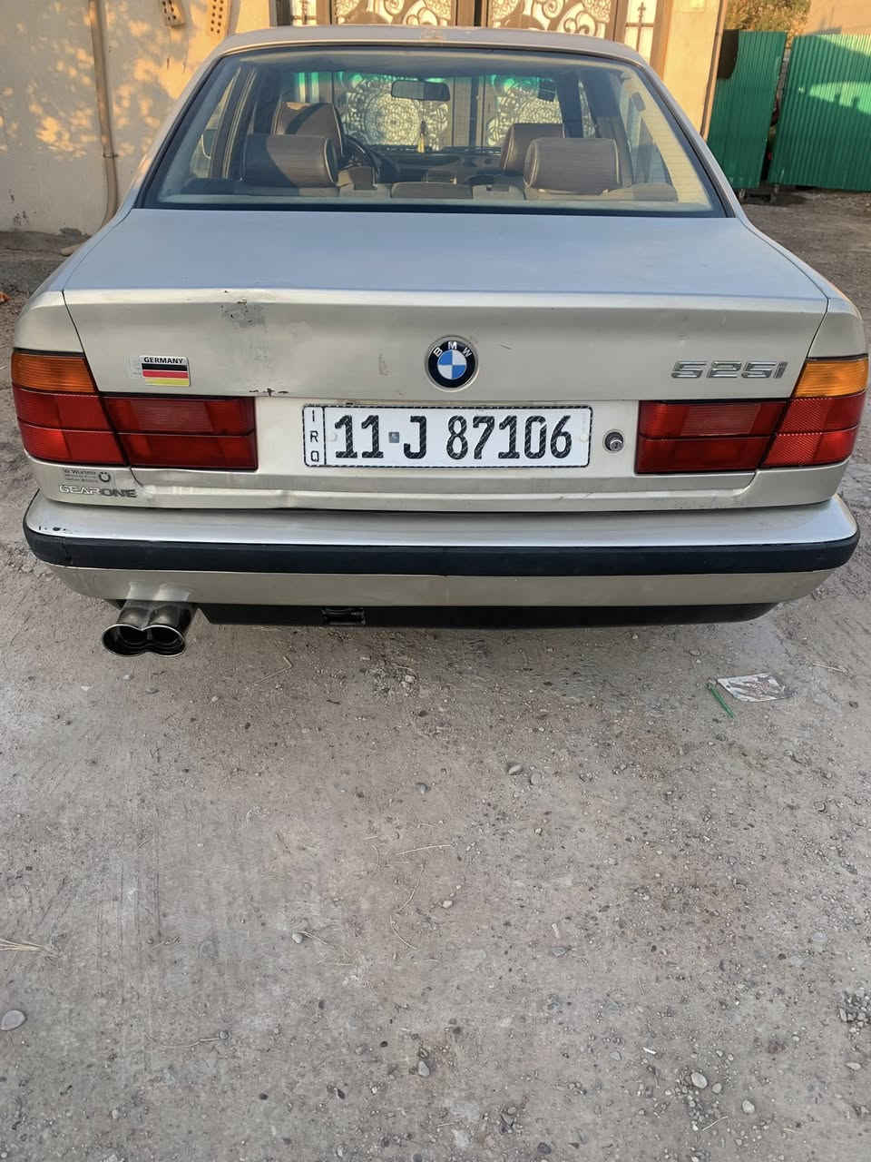 سلام عليكم 525 موديل 1990 للبيع على بلاد بدون صبغ سيارة كلها بلادية سعر 63 ورقة وبيها مجال اتصال على رقم ***********
