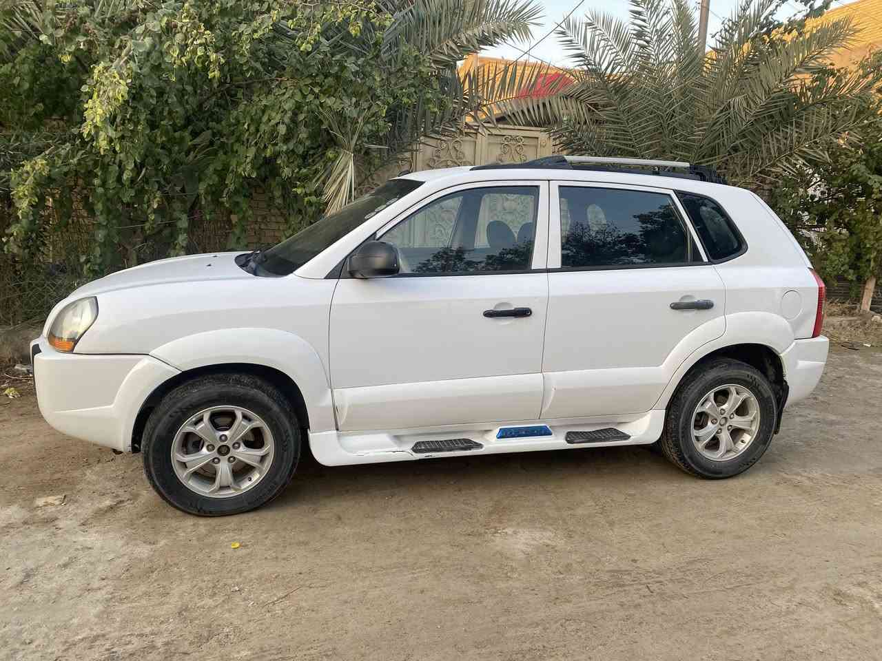 توكسان ٢٠٠٩ وارد كوري داخل اسود محرك مفتوح تبريد شغال مكفولة عدا البارد والبلاستك صدر وسط رقم اربيل باسمي 
بابل القاسم ***********
السعر ١١٣
