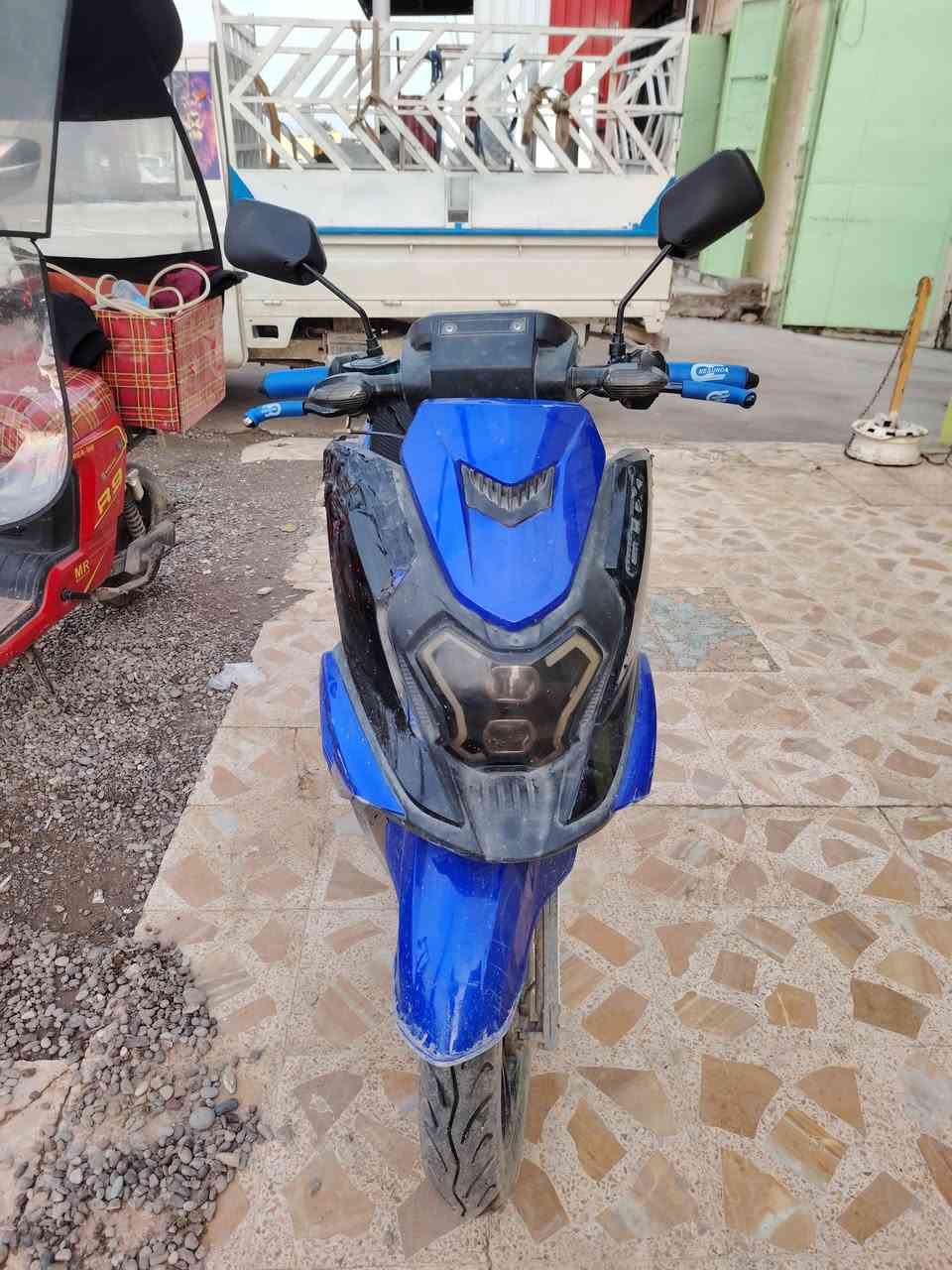 السلام عليكم موطور للبيع السعر ٤٥٠ الف وبي مجال ***********
