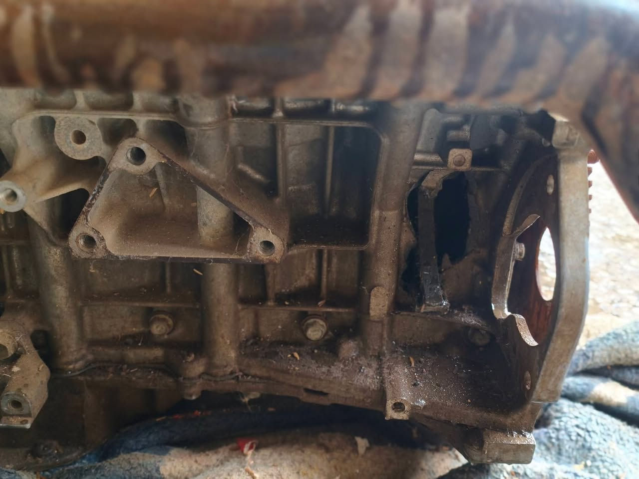 السلام عليكم ورحمة الله وبركاته يوجد محرك هايلوكس فور ويل V6 كلشي شغال حساسات بس بي ٣ فطور بلشه كامل مكاني بابل كفل قرب الأمام زيد أبن علي ع السلام شراي اتصل ***********
