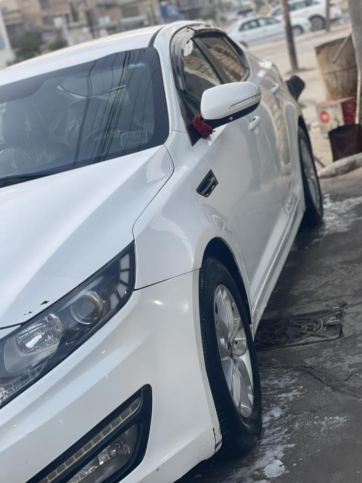 اوبتما 2011 خليجي رقم بغداد
جاهزه السياره حداديه تايرات 
عليه ادامه جديده
مري شفط
تدفئفه تبريد قطعتين امامي وخلفي
منضومه زنون
السياره مصبوغه حزام للجماليه بدون ضربه
ماشيه 120 حقيقي مامشتغله تكسي غرفه بالكارتون
السعر 115 وبيه مجال للشراي 
المكان ناصريه شطره
***********
