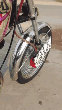 سلام عليكم دراجة تايكر فول مابيه اي نقص نكره سلف دراجة بعده زيور دراجة مرقمه بغداد وبسمي تحويل ثاني يوم السعر  مليونين وبيه مجال حك لجيه ورايده هاذه رقمي ***********. مكاني بغداد ابو غريب لخاص مزدود
