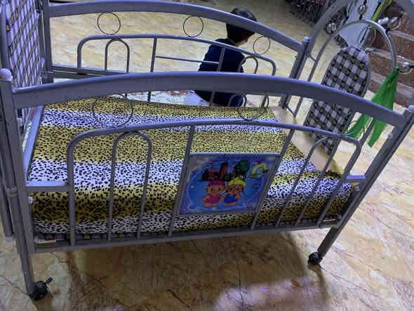 جربايه حلوة ما مستخدمة قليل كلش وتتعله وتتنصه وصير جبير هم يعني من عمر سنه الى سبع سنوات تنفك وتتكبر دوشك تفصال بيه كلش حلو ونضيف 
السعر ١٠٠ وبيه مجال بسيط
العنوان الزبير محلة العرب الاولى 
***********
