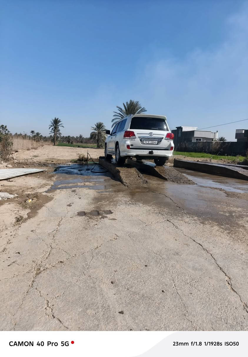 سلام عليكم
للندكروز جكساره مديل ١٤ كفاله عامه حته دعاميات من شخط ولبارد ومن كلشي ماشيه ٨٨ حقيقي بريم اصلي رقم بغداد 
سياره جديده مكانها كربلاء طوريج 
تلفون ***********
