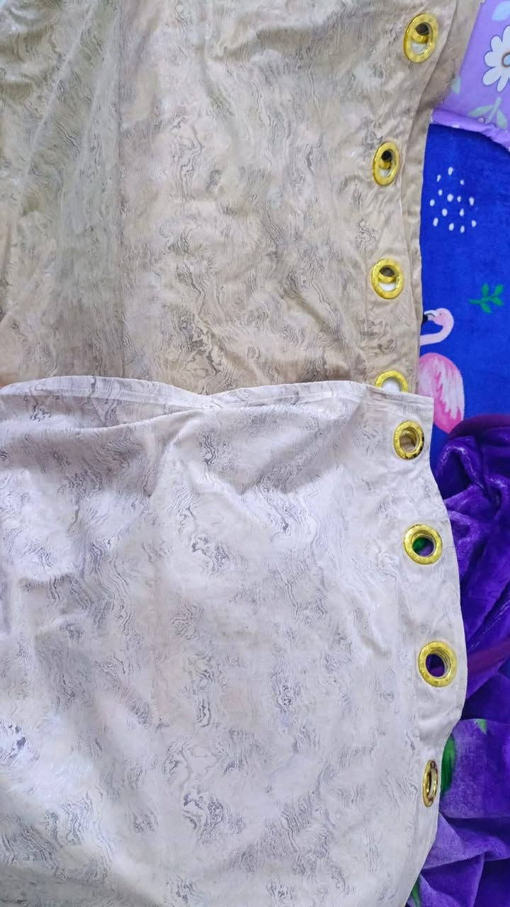 اللبيع المزيد من المعلومات تصال على رقم التالي ‭0776 519 2334‬
البردات ٣كل وحده مترتين ونص عرض والطول ٣امتار ونص
الكرسي اطفال 
وحجله طفال
