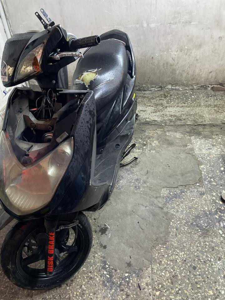 سلام عليكم سكنس فحل دراجه حلو ومشيه يخبل بيه صالنصه رياضي وبيه يدات بريك رياضي
دراجه ( قفل قفل 450 ) مكاني حي اور 
***********
