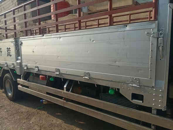 السلام عليكم
اصفاح قطعتين  
طولهم 6  وربع
ارتفاع 70
 العنوان البصرة 
السعر 5اوراق 
***********
