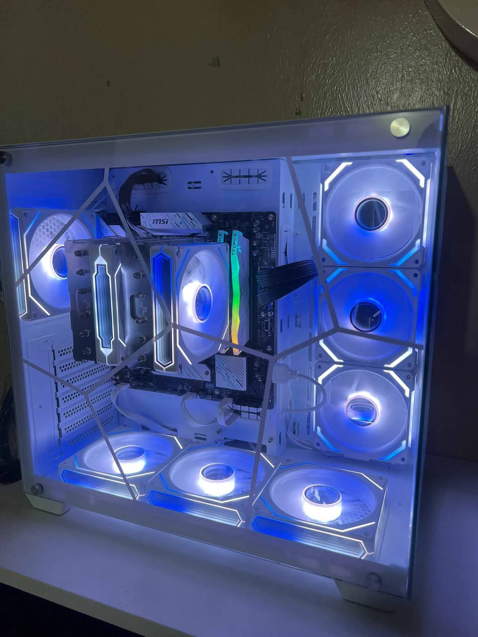 PC استعمال قليل جدا
PC km bkar hatwa
Details
CPU R5 7600x
Case thermalalright
RAM 32GB DDR5 teamfroup delta force 6000 CL30
MB MSI B650M gaming plus wifi
PSU MSI A750GF
Monitors 75HZ 24 inch 1080
Asus tuf 24 inch 1080 165HZ VG249Q1A

Duoble monitor stand

Kartone zorbe shtkan maya
كارتون معضم الاشياء موجود أربيل, العراق


**إذا كنت صاحب هذا الإعلان وتريد حذفه لأي سبب، رجاءا أرسل رسالة إلى الدعم الفني**