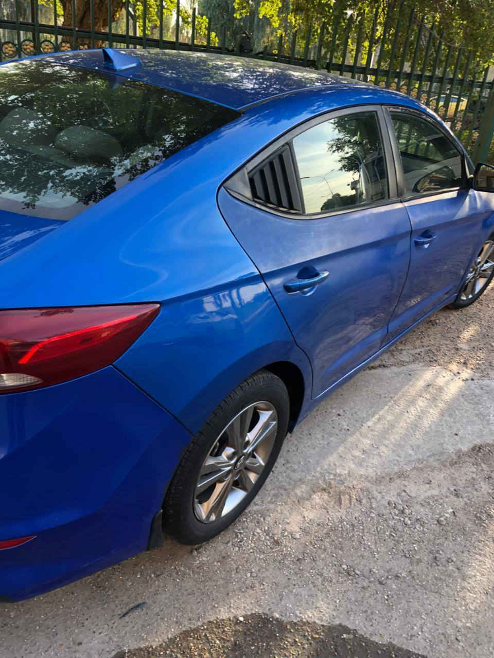 السلام عليكم.. 
النترا موديل 2018 وارد امريكي لون بحري بيها صبغ ثلاثة قطع جاملغ وبابين عكس السائق كير محرك كفاله حدادين جديده تخم تاير   رقم أربيل الجديد تريد تحويل او وكاله حاضر .. السعر 11000$ وبيها مجال قليل الاتصال *********** مكان السيارة بغداد الحارثية
