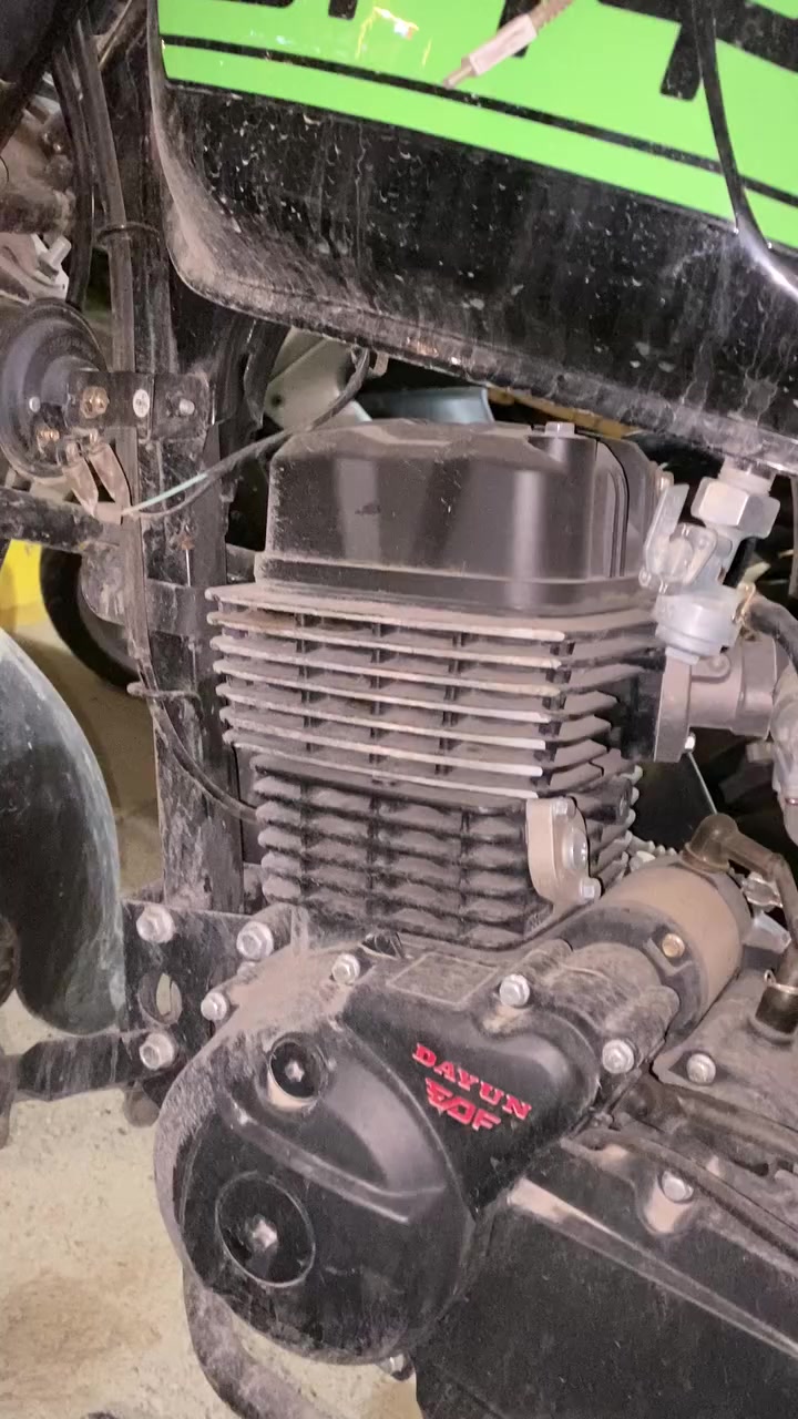 سلام عليكم دراجة دايوان مرقم اربيل بسمي الدراجة بيها حادث بسيط بس الماشة معوجة و عداد سرعة ماشية 1500بعدها زيرو السعر عل خاص او عل رقم هاذ ***********
