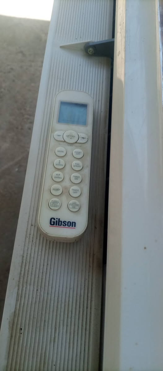 سبلت طن ونص جبسون نظيف اخو الجديد يعمل بصوره جيده كامل كل شيء ما بيه رقم الهاتف *********** السعر 250الف
