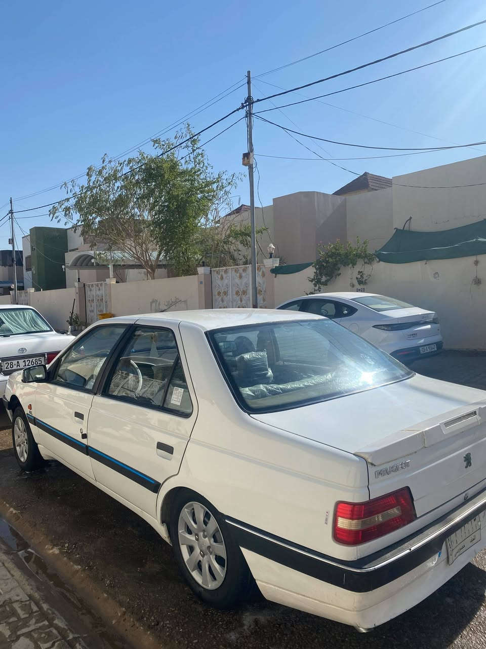 بيجو ٤٠٥ لميس مديل ٢٠١٢ 
سياره جاهزه كير مكينه جديد حاويه فرنسي 
حداديه جديده وتخم تاير جديد باتري جديد 
تبريد ثلج منضومه كامله شاده جديد 
بعدهي علوضع شركه بيه دواير معمره وباب صبغ بدون معجون اثر شخوط 
سعره ٤١ وبيه مجال مكاني نجف حي الميلاد ***********
