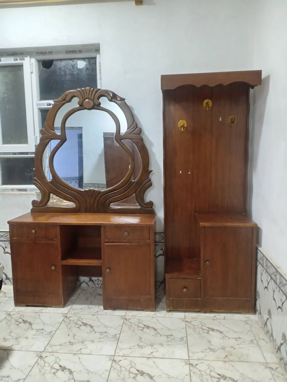 السلام عليكم غرفه اخشاب عراقي خشب ثكيل بسعر مناسب  رقم الهاتف  👈 ***********
