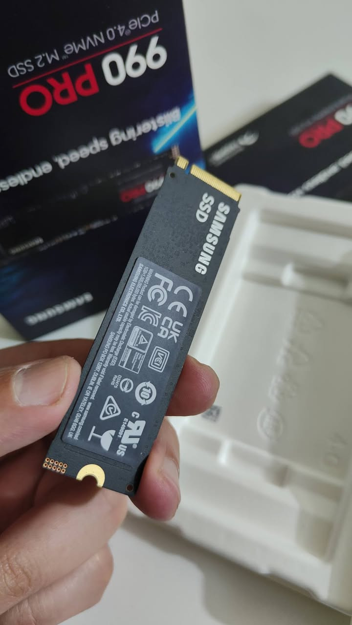 SSD 990 PRO 1TB SAMSUNG
للبيع SSD Samsung 990 Pro سعة 1TB
عدد 2
مشتريهم قبل 6 اشهر من صفحة التقنيات الحديثة للحاسبات شديتهم على جهازي ما استخدمتهن لان جنت ما اشغل الحاسبة بسبب الكهرباء هسه بعت التجميعة وبقن عندي
نظيفات جداً
اللي يعرف هذا الموديل يعرف سرعته وأداءه
البيع مفرد أو الاثنين سوه
متوفر توصيل
مكاني الفلوجة 
للمهتم يتواصل خاص
او يتواصل على الرقم
*********** واتس او اتصال
