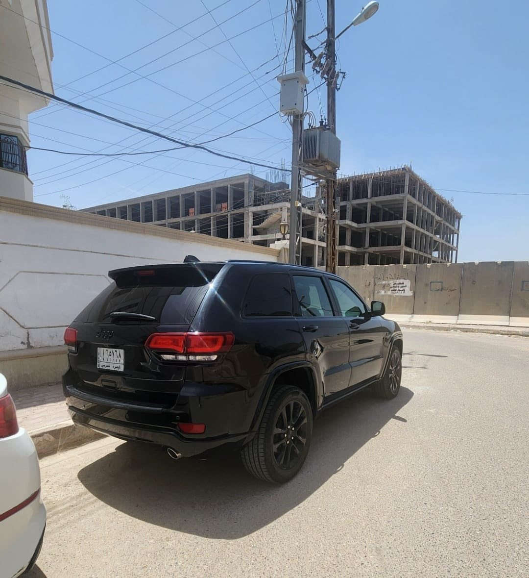 Jeep Grand Cherokee -جيب كراند شيروكي بلاك توب (التتيود) موديل 2020 
انا مستوردها .. رقم بصرة وبأسمي 
-
حادثها جانبي مثل ما موضح بالصور الجاملغ  الامامي الايمن مبدل والباب مالت العبري حار وبنيد بارد هاي تفاصيل الحادث والتصليح بالعراق بالبصرة على ايدي..
-
السيارة محرك فول برغي ما مفتوح بيه على شد الشركة السيارة فور ويل فقط تبريد قطعتين امامي وخلفي وتبريد كشن السايق والعبري وتدفئة للستيرن .
كاميرا خلفية وحساسات خلفية 
بريك تلقائي ، اطفاء ذاتي عند التوقف ،بيهة مود سبورت .
السيارة ويل 20 اصلي  مالت الشركة..
 باب الجنطه كهربائي وبيه 3 دكم يم السايق وورة .
كشنات جلد ومخمل. 
كشن السايق كهربائي.
المرايات الجانبية بيها نقاط عمياء .
السيارة بصمه و تشغيل عن بعد.
للتواصل : *********** (واتساب فقط)

