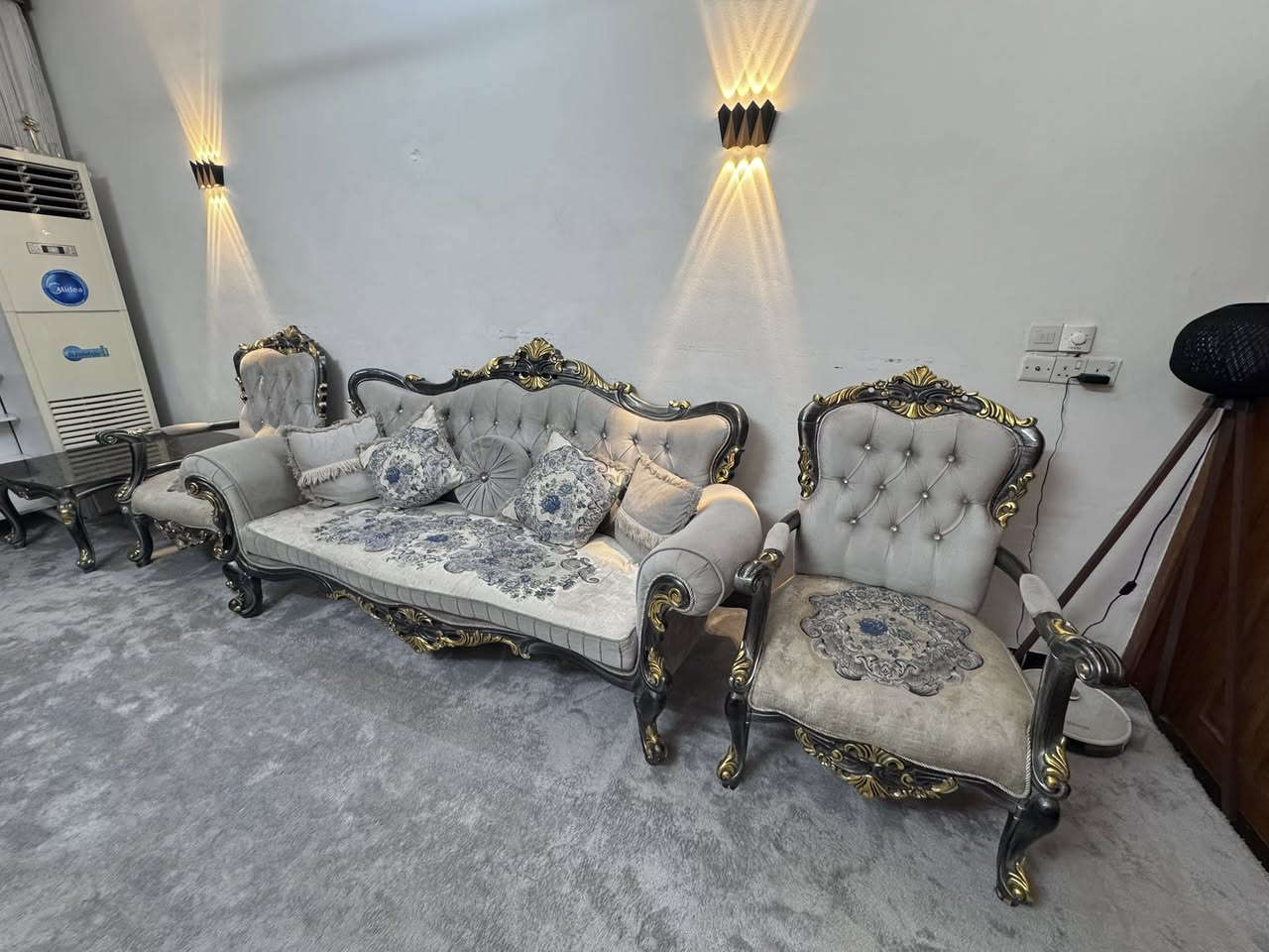 تخم مصري زان للبيع 
اصلي سعر الجديد 2400$ 
للبيع ب١،٧٥٠،٠٠٠ 
مع طبلة وسطية خشب هم مصري نفس اللون حجم كبير  
مكاني حي اور 
***********
