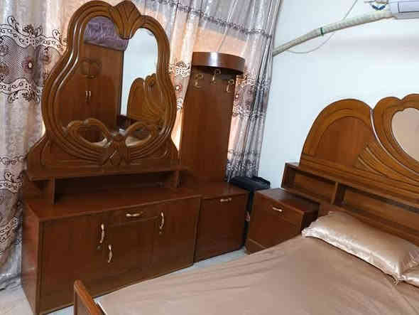 غرفة اخشاب للبيع لخمسة ابواب السعر ٥٠٠ وبيها مجال 
المكان بغداد حي الجهاد/الرقم ***********
