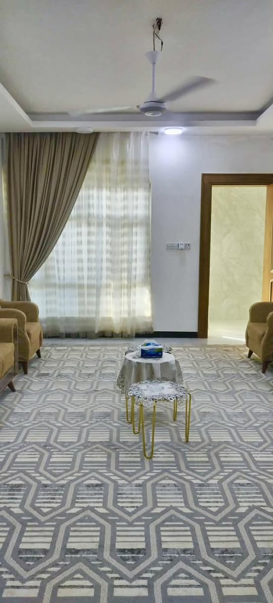 #إعلان_رقم (234)

 ╔═══ 🏠 للبيع دار حديث 🏠 ═══╗
📍 الموقع : مجمع الدوح السكني

 #المساحة الكلية : 214 متر

#التفاصيل 
▪️ سنة البناء : 2026 
     الدار طابق واحد 
العقار مطلوب للمصرف العقاري _ 97 _ مليون 

يحتوي الدار على _  غرفتان واحده منهم نضام سويت +صالة + استقبال + مطبخ + صحيات 

الدور الاول مصمم واصل إلى السقف يحتوي على اربع غرف غير مسقوف 
البيتونه مسقوفه فقط

يقع الدار على شارع _ 15 _متر 

📍 موقع هادئ ومناسب للسكن

━━━━━━━━━━━━━━━

📞 للحجز والاستفسار:
مراسلة الصفحة أو الاتصال مباشرة 👇

╭──────────────╮
📞 0782 777 9516
👤 سيد ولاء
╰──────────────╯

╭──────────────╮
📞 0781 160 0131
👤 أبو حسين
╰──────────────╯

📍 العراق | السماوة
حي العسكري — قرب جامع الإمام علي (ع)

━━━━━━━━━━━━━━━
🏢 #الخارطة_للاستثمار_العقاري
🔑 بيع • شراء • استثمار • خدمات عقارية
━━━━━━━━━━━━━━━
