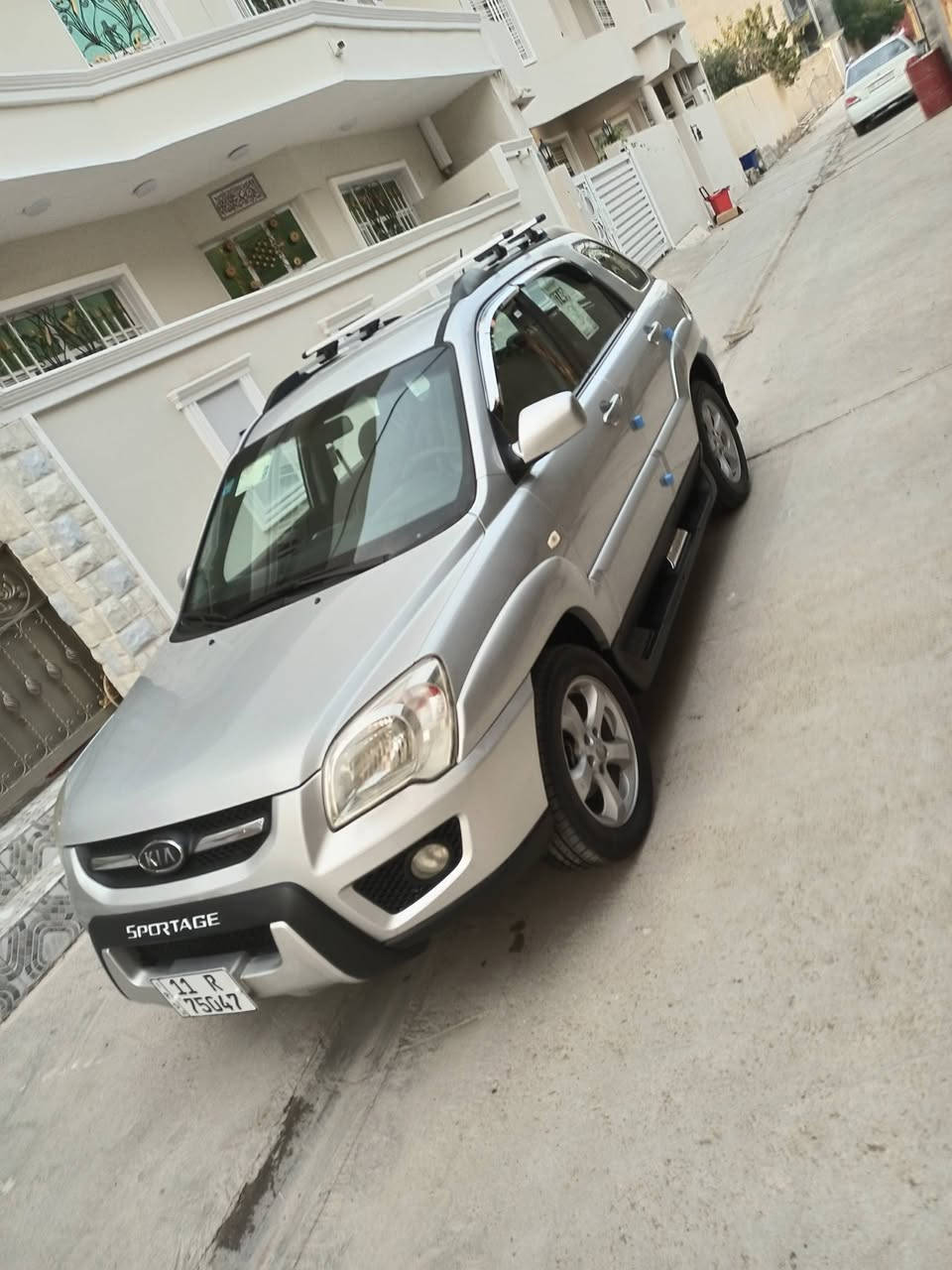 السلام عليكم شباب سبورتج موديل 2010 رقم بغداد الدولي الجديد السياره مكفولة كفاله  من الصبغ والضرر وحتى من البارد والسونار  موجود بالصور السياره كوريه أم الفول عدى الفتحه السياره مري شفط شفتات ستيرن تبريد بيانو تدفئه وتبريد بالكشنات دسك امامي خلفي حساسات خلفيه السياره تخم تاير جديد صدر كله جديد السعر 128 مكان السياره ديالى بعقوبة وهذا رقمي ***********
