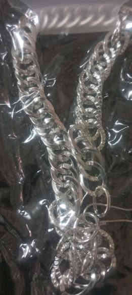 اكسسوارات نسائية 
شال طوك زنجيل احرف تلبيسه شعر لفاف ويه الملابس كفرات 
تحطيم اب 250 دينار 
عنواني الدورة شارع 60 
*********** وتس اب
