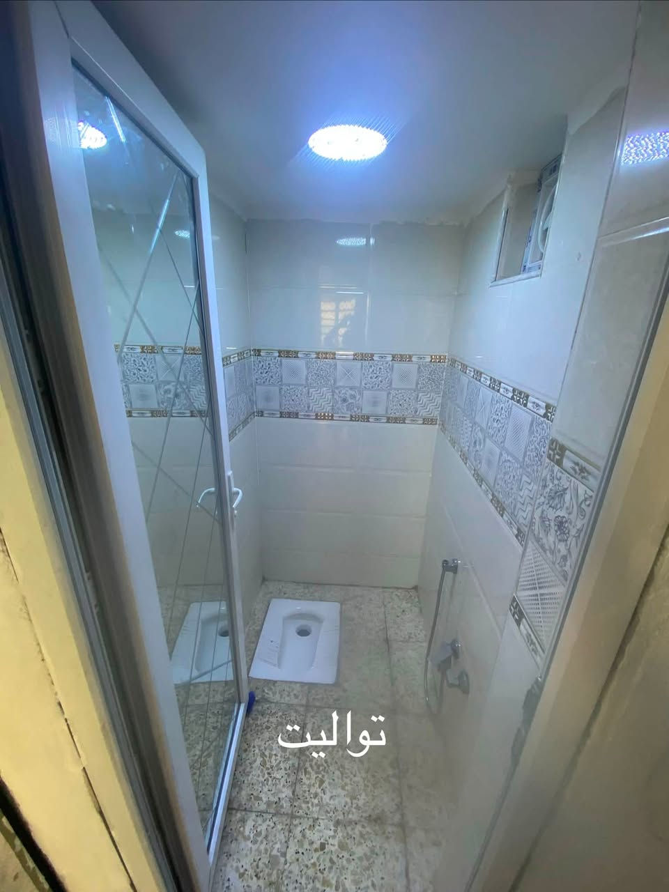 سلام عليكم 
بيت طابقين مسلح مساحة (٧٢م)  قطاع ٥٥ بضهر مستشفى الشهيد الصدر 
بناء٢٠٢٤  الارضيه الطابق الاول مرمر الطابق الثاني كاشي  الصاله سيراميك يعني البيت مرتب ترتيب حلو قريب عالشارع الخدمي ٥ بيت 
للاستفسار اكثر :*********** 
السعر 175 وبيه مجال للشراي  
( متواجد واتساب فقط )
