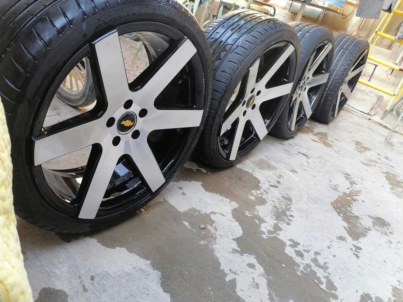 ويل 20 تو سايز للبيع ماركة سترادة  دبل ولف عليه طبقة حماية تريد بس الوي تريد كامل مع التايرات مشلن وايرون مان اصليات 
السعرة 625 الف


**إذا كنت صاحب هذا الإعلان وتريد حذفه لأي سبب، رجاءا أرسل رسالة إلى الدعم الفني**