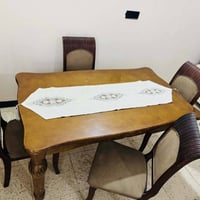 ميز طعام • ٤ كراسي • خشب زان