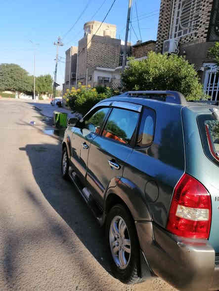 سلام عليكم هونداي توكسان مديل 2006 وارد خليجي سياره بيه قطعتين صبغ بنيد وجاملغ جهة السايق والباقي كفاله وجاهزه من كلشي وبسمنه سياره لاستفسار *********** السعر 105 وبيه مجال حك الجيه
