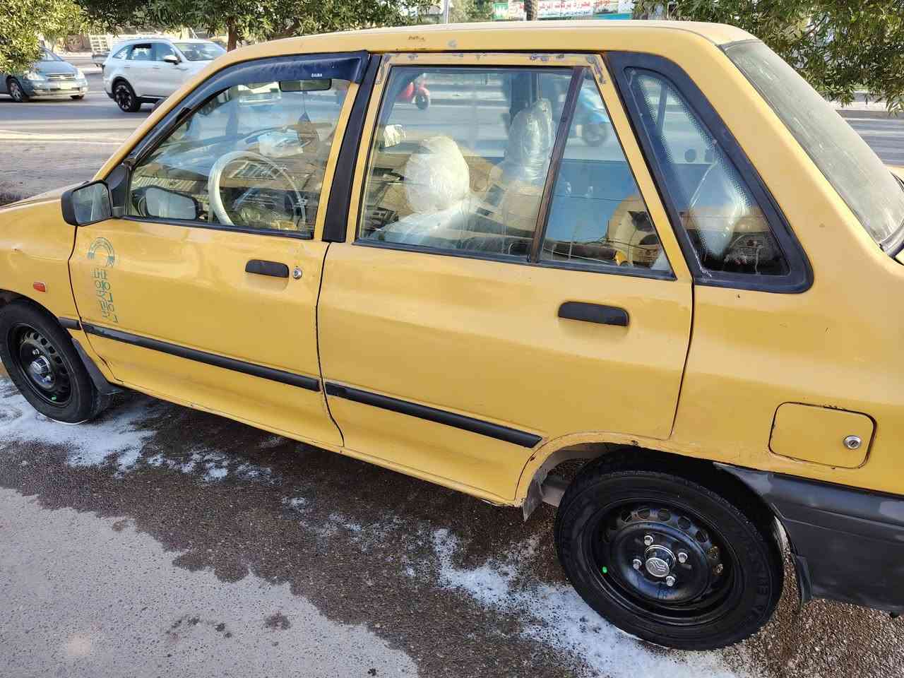 السلام عليكم شباب سايبه موديل 2012 السيارة كير مكينة تبريد شغال بيها صبغ بل جاملغ الخلفي وبيها خياسات بصيطة رقم انكليزي العنوان بغداد الشعلة  السعر 22 وبيها مجال قليل ***********
