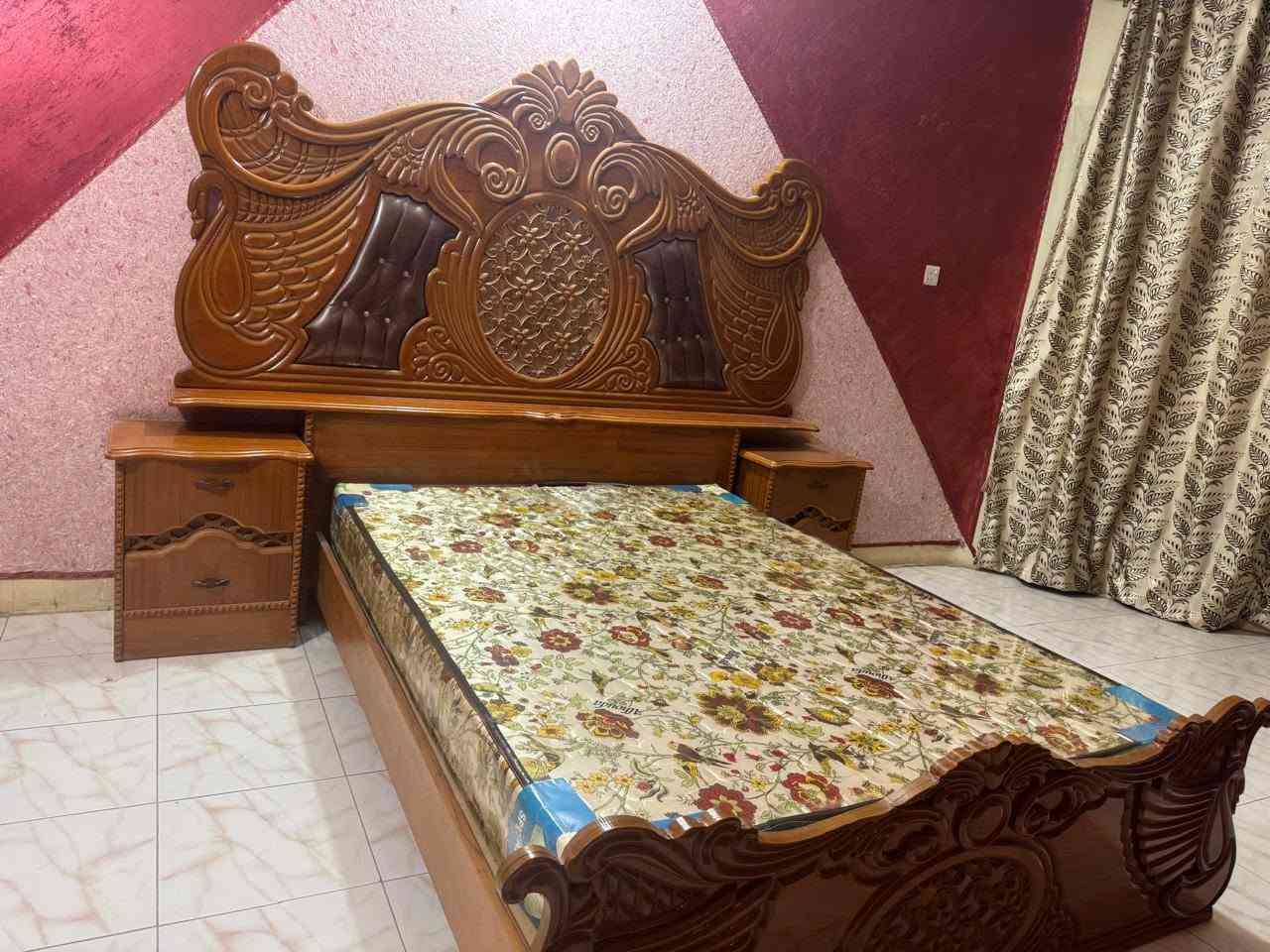 غرفة أخشاب جديده غير مستعملة للتواصل على الرقم ***********
