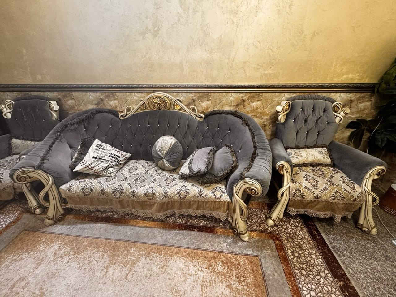 تخم ١٠ مقاعد هو والبردة مالته
بغداد مكاني حي أور رايدة ب٤٠٠ وبي مجال حك الجاي وللجادين.


**إذا كنت صاحب هذا الإعلان وتريد حذفه لأي سبب، رجاءا أرسل رسالة إلى الدعم الفني**