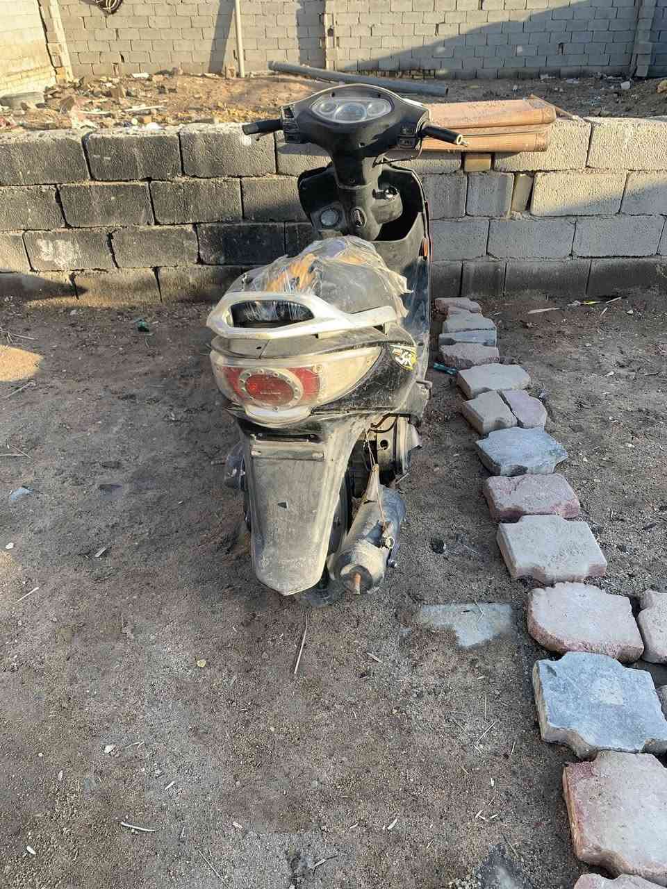 سلام عليكم دراجه للبيع جي فور  جانت تمشي وطفت عدي مادري شنو سالفته تركته  ابيع كوم حديد سكراب سعر 150 بيه مجال لشراي مكاني ناصريه حي الحسين ***********
