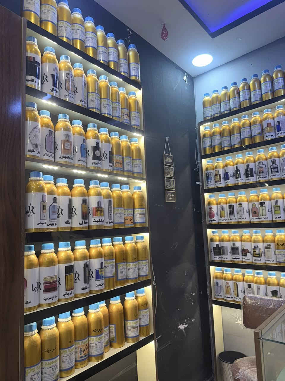 سلام عليكم رفوف وفترينات البيع ***********
