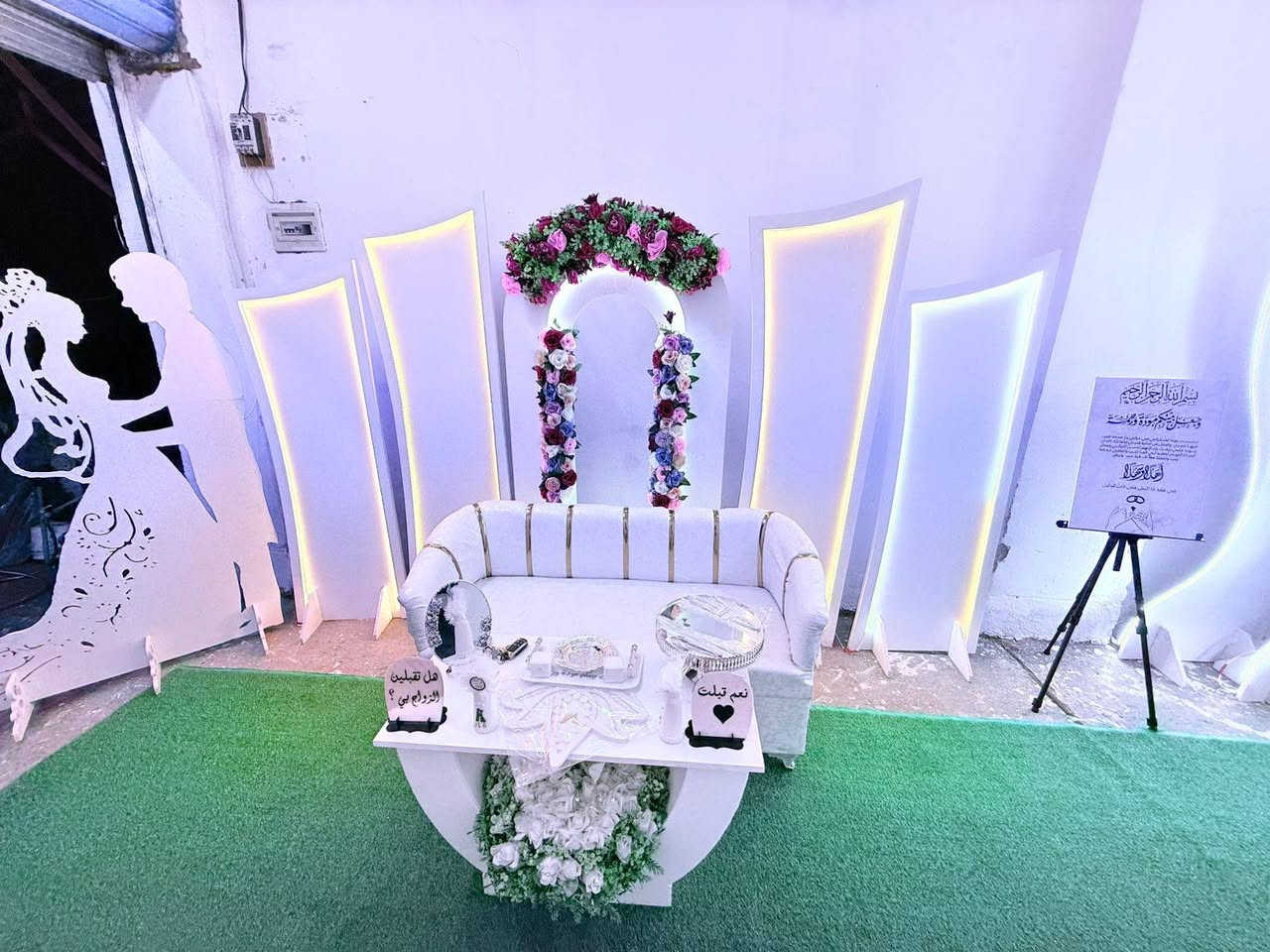 بسم الله الرحمن الرحيم. 
تم بحمد الله افتتاح محلي الجديد (كوشات أوس للأعراس) 🎊💍.
نحن هنا لنضيف لمسة من السحر على ليلة زفافكم بأرقى التصاميم وأحدث الموديلات.
📍 العنوان: [الفلوجة حي العسكري شارع الجيش الشعبي تقاطع شارع اربعين]
📞 للتواصل: [***********]
أهلاً وسهلاً بالجميع!"
