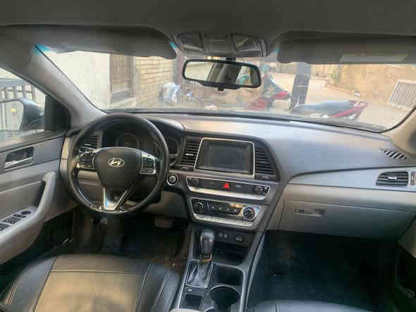 السلام عليكم سوناتا 2018 وارد أمريكي فول ما عده الفتحه كير و محرك  خير من الله بدون حادثها بيها اكلير 4 قطع 
 السعر115 أو بيها مجال 
مكان السيارة بغداد  تحويل مباشر الرقم ***********
