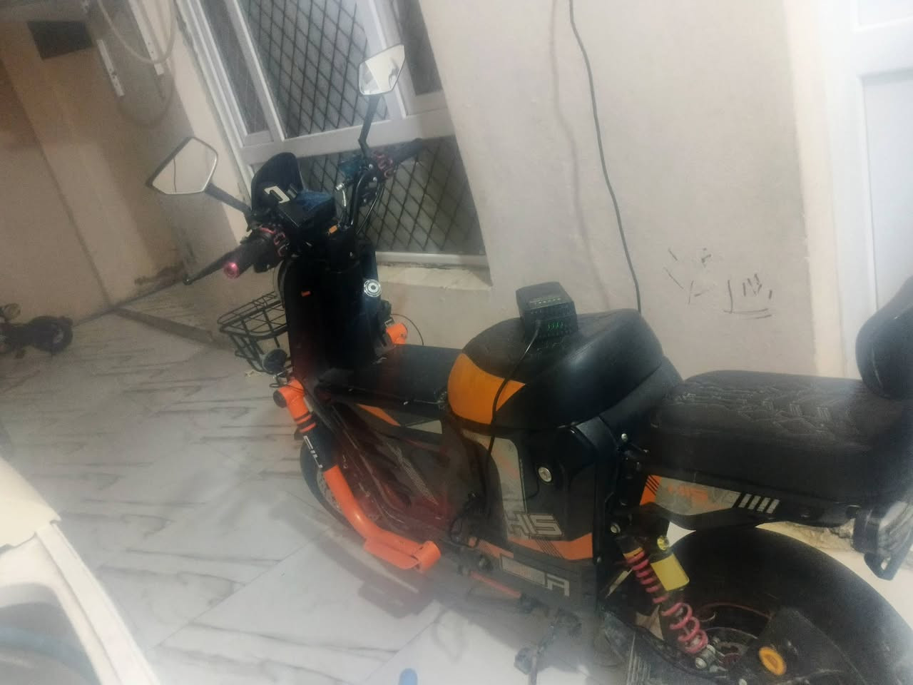 سلام عليكم درجة شحن بطاريات جديد كل جديد بسكل شركه  سعر 450 بيه مجال ***********0
