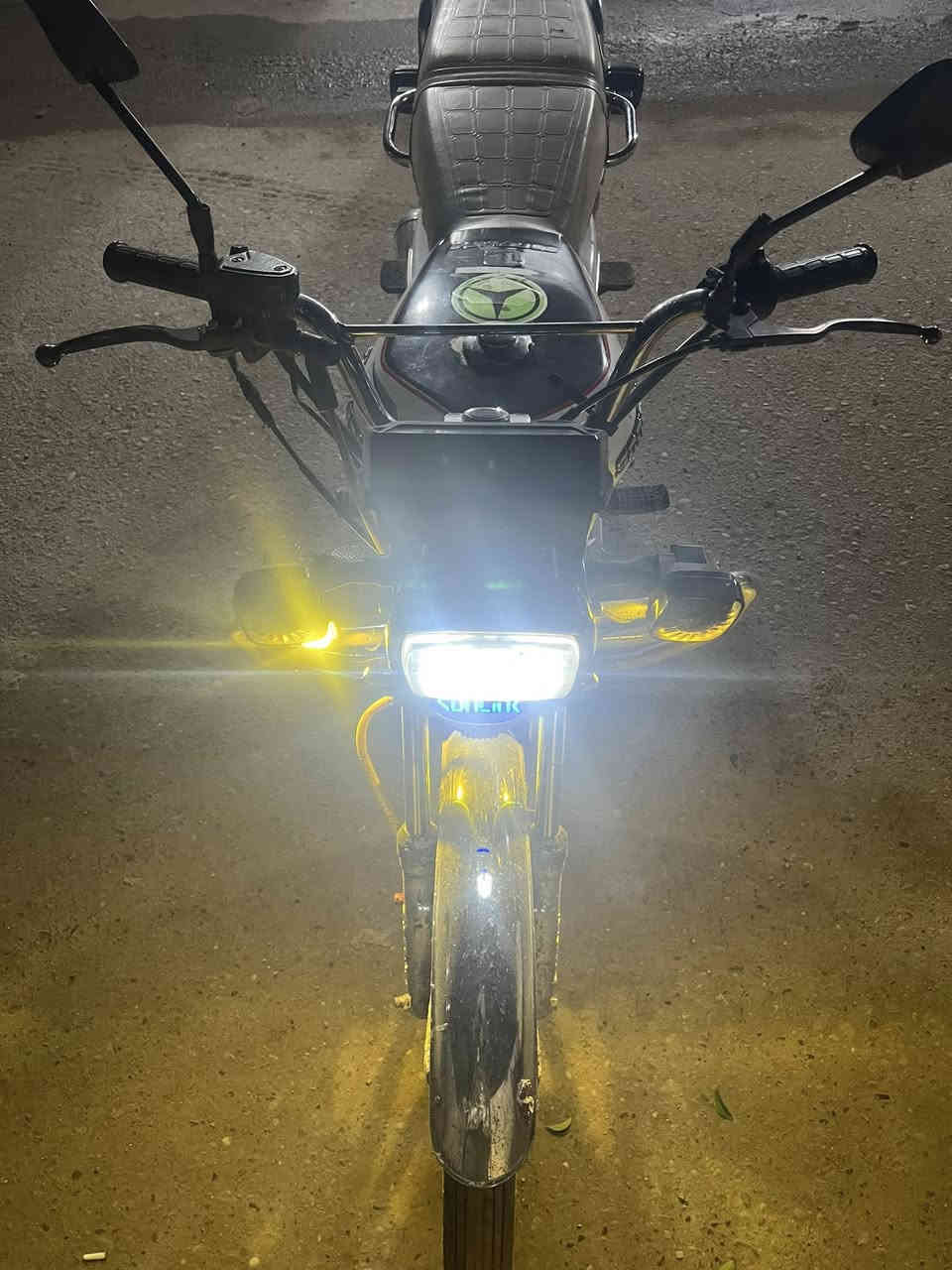 سلام عليكم دراجة مديل 2024 
أيراني حلوة نضيفة بصمة وسويچ 
دراجة محركها ناعم وحلو وممفتوح 
السعر 650 وبيها مجال بسيط 
***********
