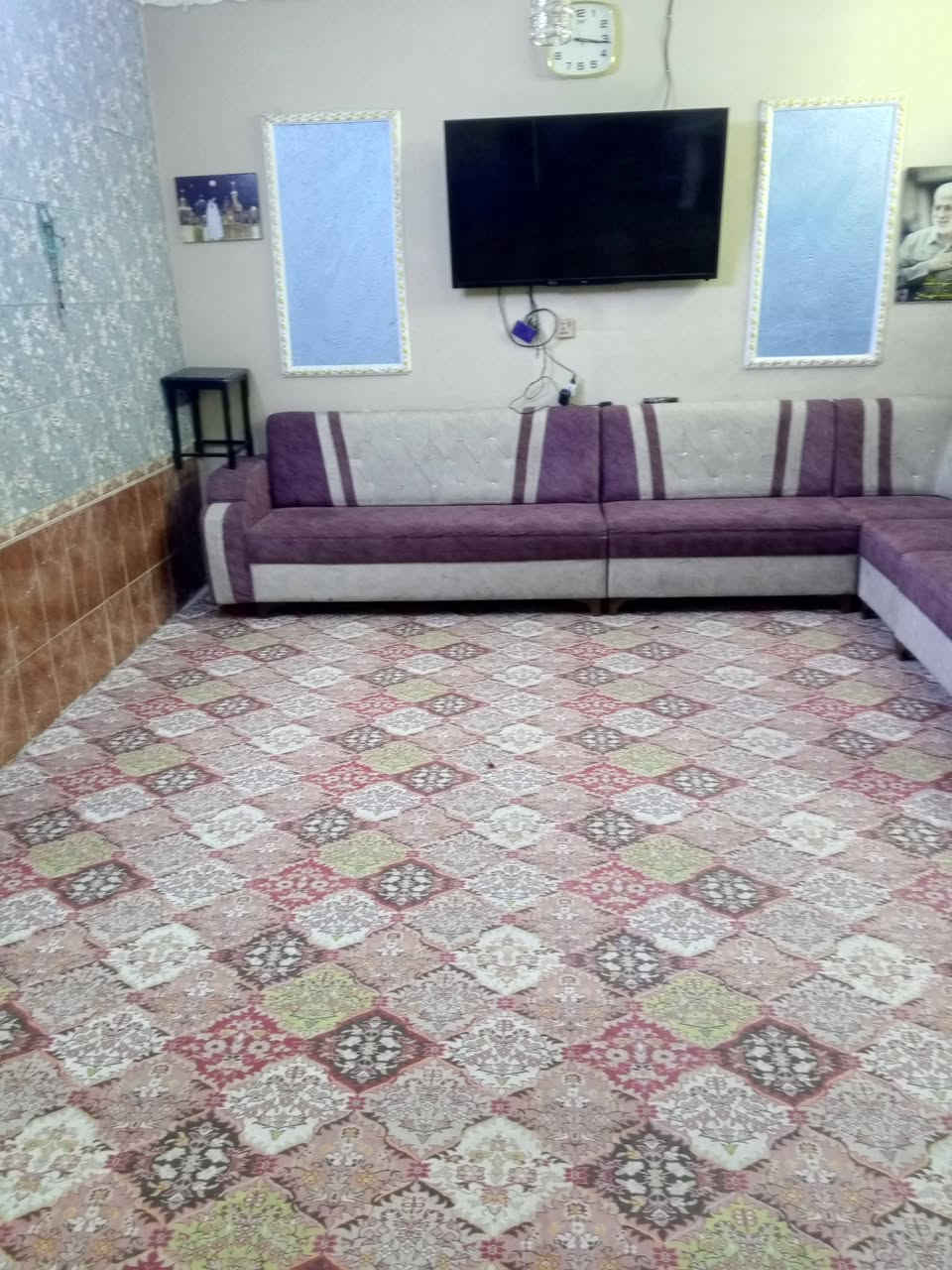 السلام عليكم بيت للبيع حي طارق شارع الوسط قرب حسينيه ابو صالح مساحه 175متر سعر 150وبي مجال *********** طابو صرف

