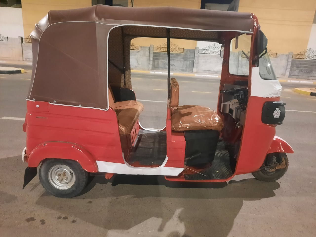 السلام عليكم
تكتك موديل 18 للبيع أوراق اصوليه مكفوله للترقيم مصبوغه عام للجماليه مابيها اي نقص گبل للشارع مذب عليها ولا ربع مكاني كربلاء  بلحولي الشراي يتصل وبلخدمه مامتواجد علفيس ***********
