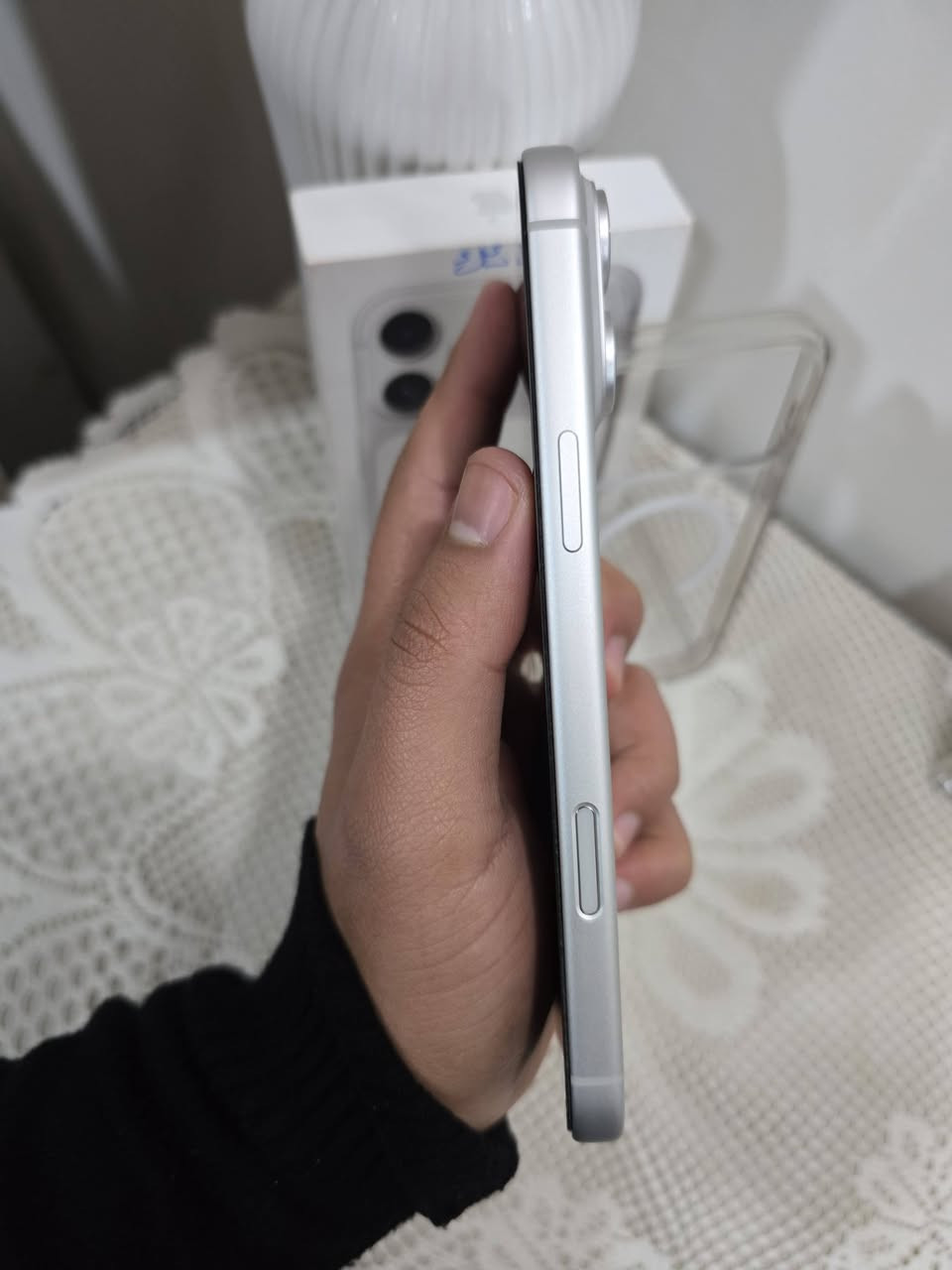 سلام عليكم ورحمه الله
17 برو ماكس سلفر سيمكرت ياخذ ZA
ذاكره 256 بطاريه 100
مشحون 20 مره فقط غراضه كامله 
مستخدم اسبوعين ويا لزكه كفر عدسات 
جهاز جديد خدش مابي ابد نضافه 100
السعر 2150 مكاني بغداد كرخ 
***********
