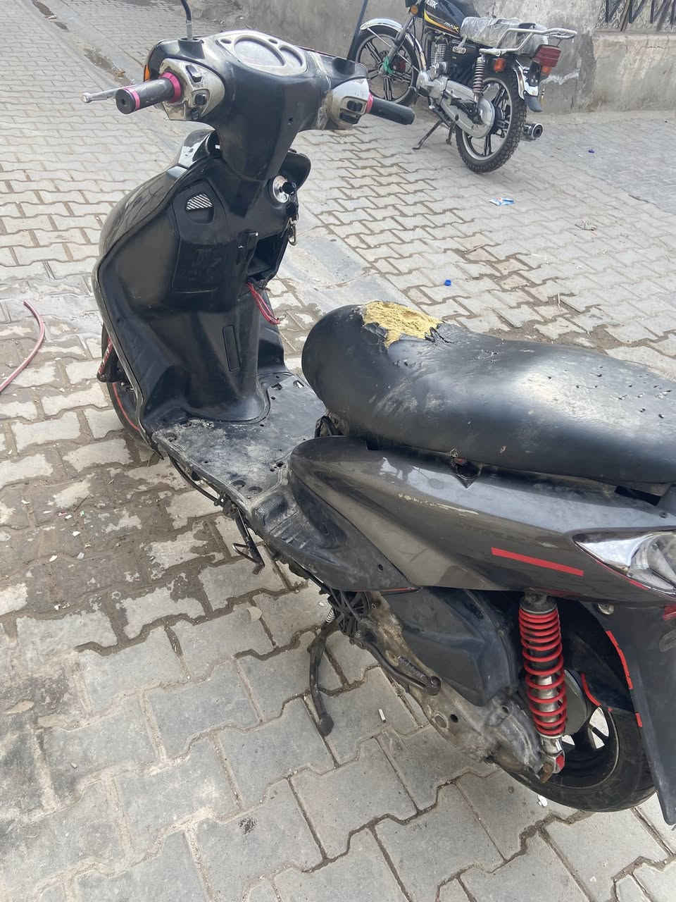 نكره سلف بس عوزه باتري وتربط الحار مالتها الرىيسي بس هسه هندر قفل 250 مكاني محموديه ***********
