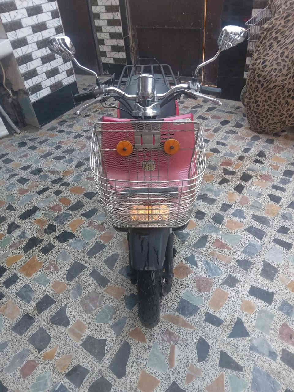 السلام عليكم بيكم شلعه معدل سلف هندر كلها شغاله محرك بلادي ممفتوح جيب فيتر وفحص كهربائيات كامله كابريتر اصلي سعر ٥٥٠ مكاني بغداد الحبيبيه قرب مطعم وليد ابو الكص  ***********
