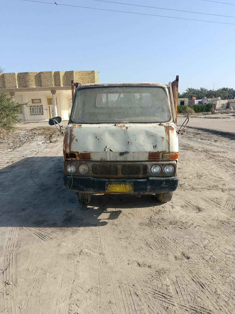 سلام عليكم للبيع داينه رقم بصره سنويه عاج سياره طفيته تشتغل  ابيع طافي مكان ناصريه الشراي يتصل ***********
