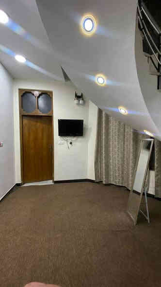 للبيع دار مساحه 100م
الواجه 5م النزال 20م 
في منطقه الطالبيه / خلف حلاويات ماكنتوش
الطابق الأرضي: غرفه نوم + استقبال + مطبخ + خدمات 
الطابق الأول: 2غرف نوم + خدمات 
الطابق الثاني غرفه نوم + سطح + بيتونه

للاستفسار اكثر اتصال بالرقم او مراجعه مكتب الجوهره للوساطة العقاريه***********
