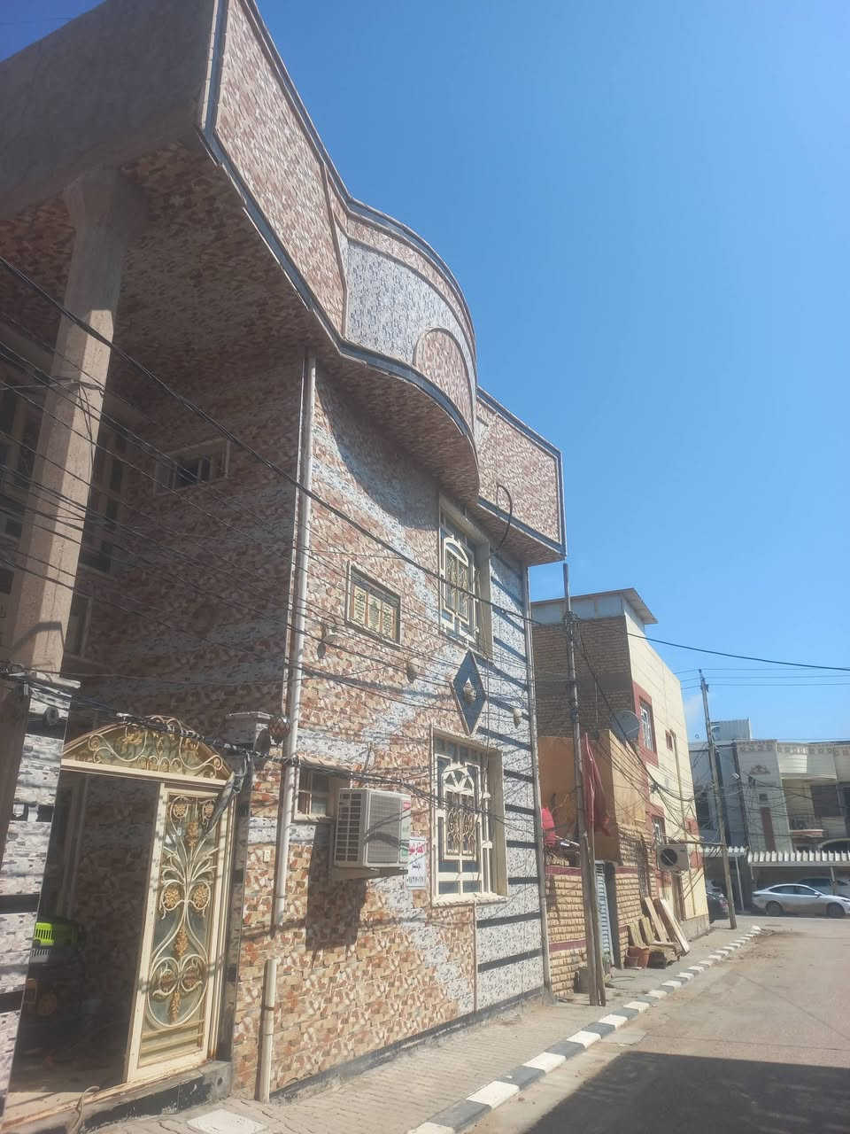 دار للبيع ١٠٠م طابقين حي السلام 
موقع مميز قرب مدينة الالعاب 

مواصفات / ١٠٠م مربعة ١٠×١٠
 الطابق الارضي / غرفة منام وصالة واستقبال ومجنوعتين صحية 
الطابق الاول / ٢ غرف نوم وصالة ومجاميع صحية عدد ٢ 
تواصل 
مكتب دارك للعقار 
***********
