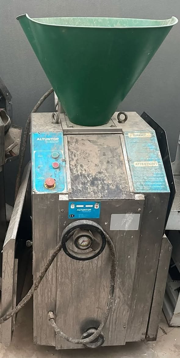 فرن دوار توركي اخوتة جديد موديل 2022 كامل موديل 2022 فرن و حجانة  وقطاعة و لافوفة و مكويرة. و٨ عربانة فول صينة مزرف قياص ٦٠ في ٨٠  بص شي عل شي اريدة بيع قطعة قطعة مابيع
*********** واتساب ***********  جواب بص تلفون أو واتساب
